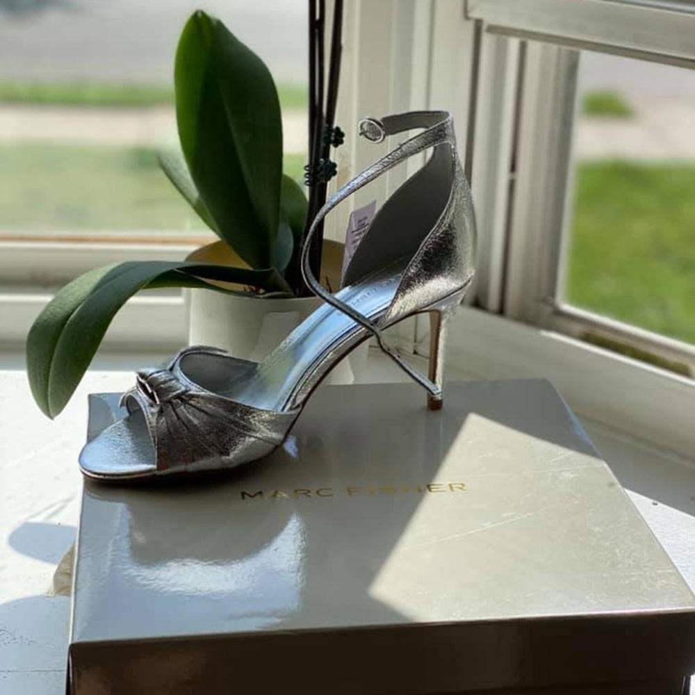 Marc Fisher Silver Women's Heels- Size 8 NEVER WORN